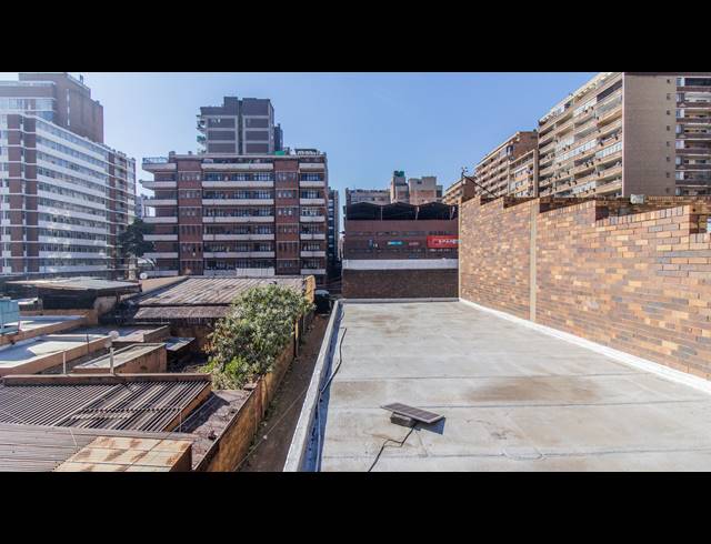 1,250M² BUILDING FOR SALE IN HILLBROW